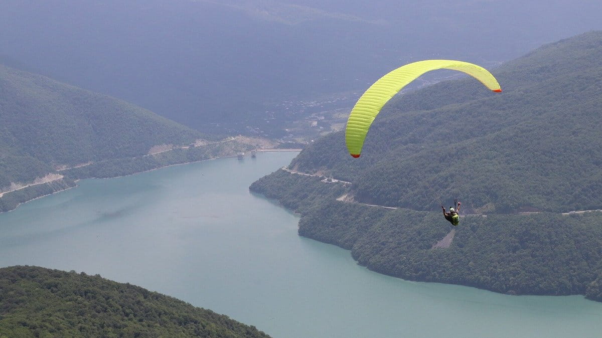 Paragliding in Ananuri